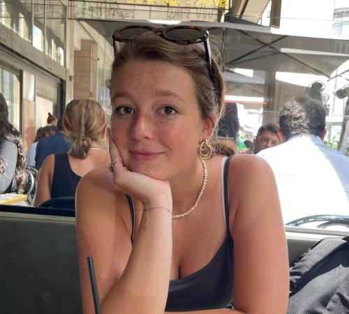 Megan verdient bij als Hulp in de huishouding
